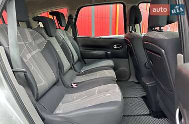 Мінівен Renault Scenic 2005 в  фото 10 Мінівен Renault Scenic 2005 в