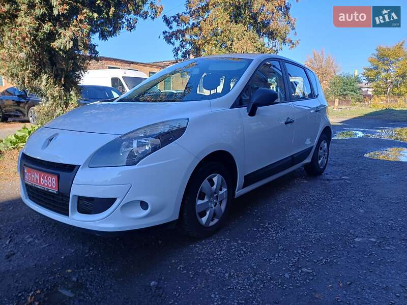 Минивэн Renault Scenic 2010 в 