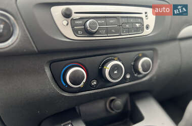 Минивэн Renault Scenic 2012 в 