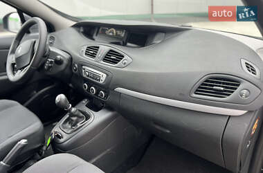 Минивэн Renault Scenic 2012 в 