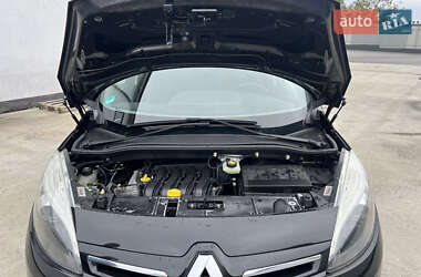 Минивэн Renault Scenic 2012 в 