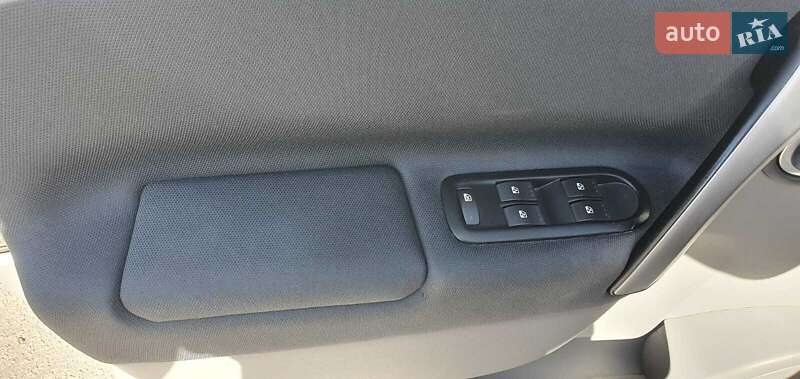 Мінівен Renault Scenic 2006 в Дніпрі фото 26 Мінівен Renault Scenic 2006 в Дніпрі