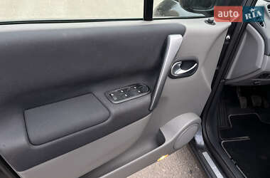 Мінівен Renault Scenic 2006 в  фото 17 Мінівен Renault Scenic 2006 в