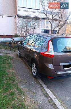 Мінівен Renault Scenic 2013 в  фото 5 Мінівен Renault Scenic 2013 в