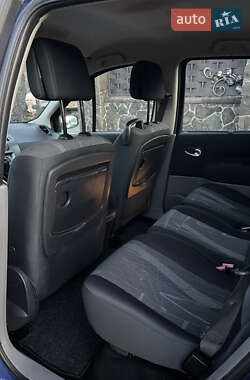 Минивэн Renault Scenic 2005 в  фото 21 Минивэн Renault Scenic 2005 в