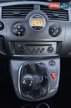 Минивэн Renault Scenic 2005 в  фото 32 Минивэн Renault Scenic 2005 в