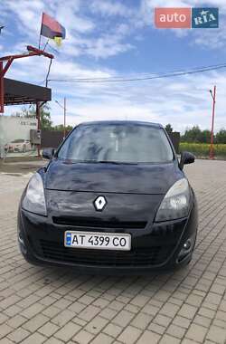 Минивэн Renault Scenic 2011 в Отынии