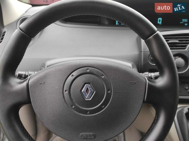 Минивэн Renault Scenic 2005 в Сарнах