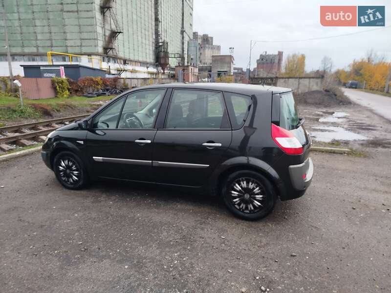 Минивэн Renault Scenic 2006 в Ахтырке