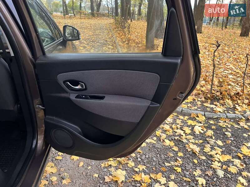 Минивэн Renault Scenic 2011 в Черновцах фото 40 Минивэн Renault Scenic 2011 в Черновцах