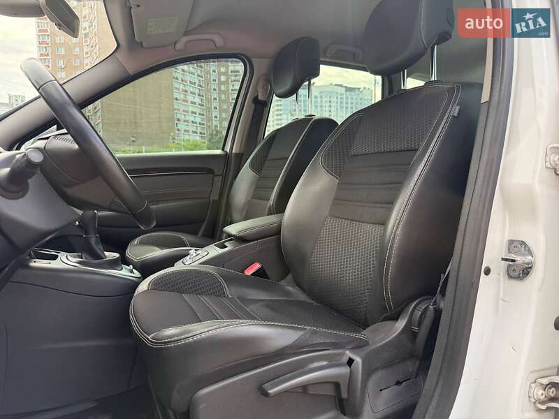 Минивэн Renault Scenic 2013 в Киеве фото 9 Минивэн Renault Scenic 2013 в Киеве
