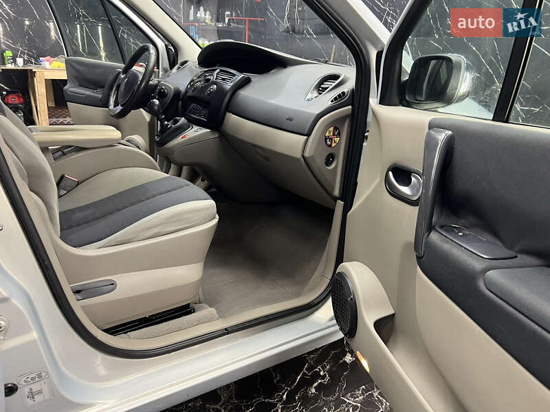 Мінівен Renault Scenic 2003 в Львові фото 12 Мінівен Renault Scenic 2003 в Львові