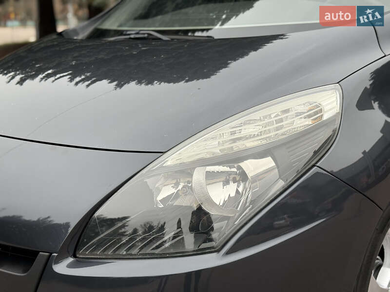 Минивэн Renault Scenic 2011 в Ровно