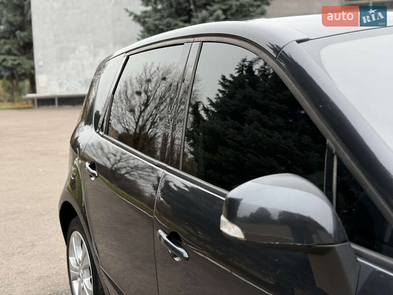 Минивэн Renault Scenic 2011 в Ровно