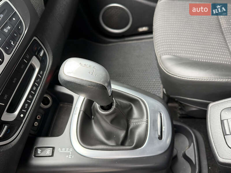 Минивэн Renault Scenic 2011 в Ровно