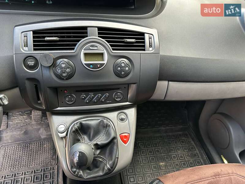 Минивэн Renault Scenic 2005 в Красной