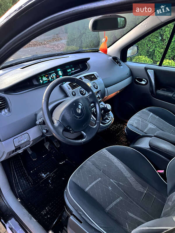 Минивэн Renault Scenic 2004 в Городке