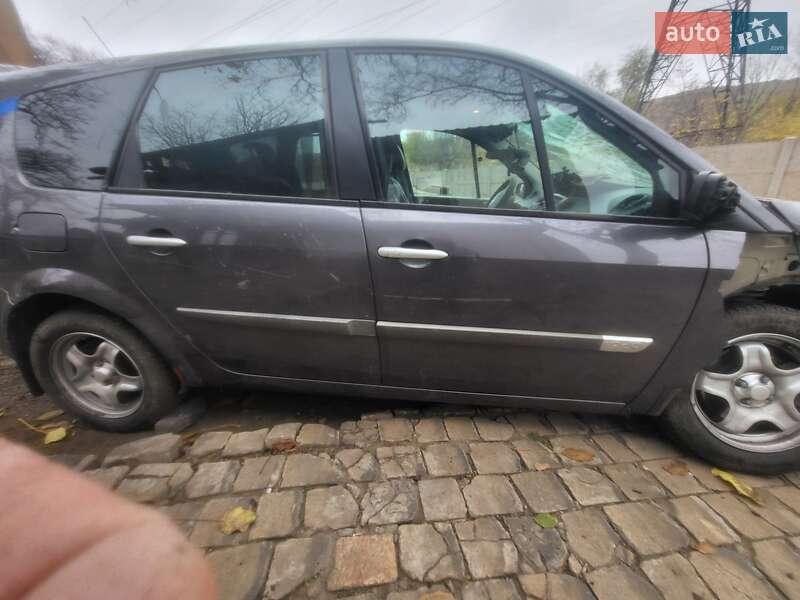 Минивэн Renault Scenic 2004 в Новониколаевке