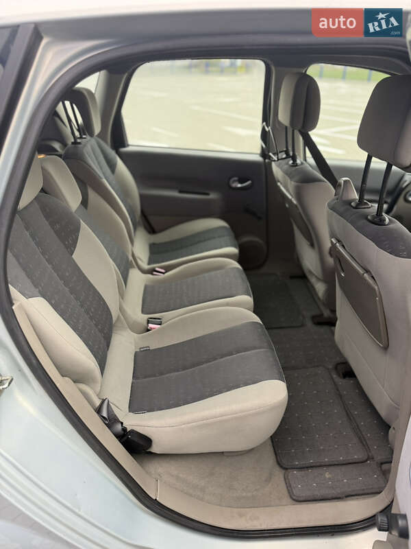 Мінівен Renault Scenic 2004 в Нововолинську