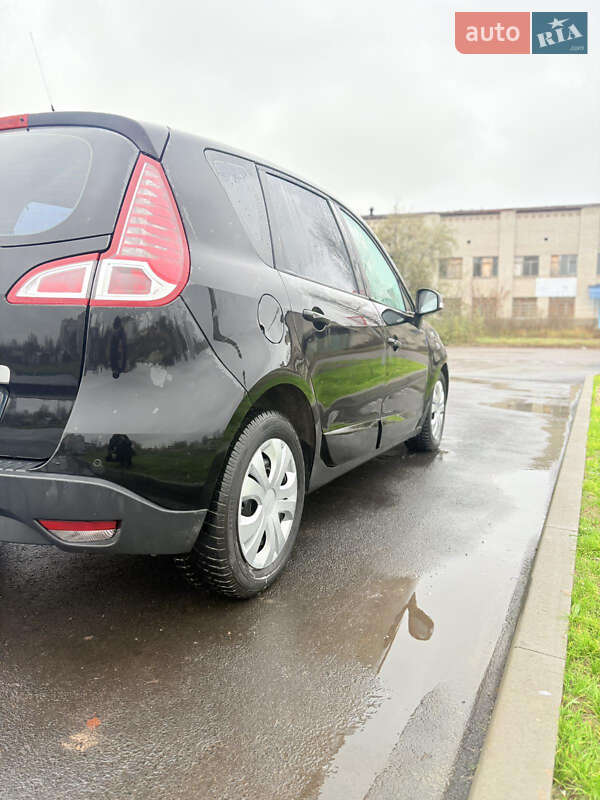 Мінівен Renault Scenic 2011 в Шостці