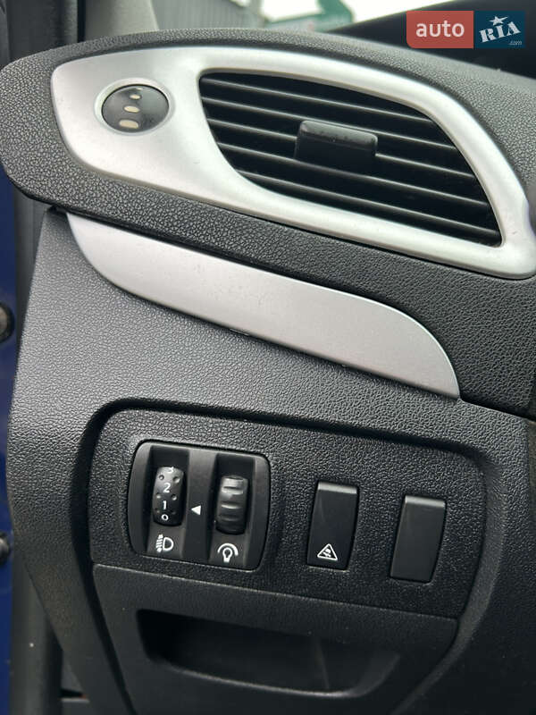 Мінівен Renault Scenic 2012 в Полтаві