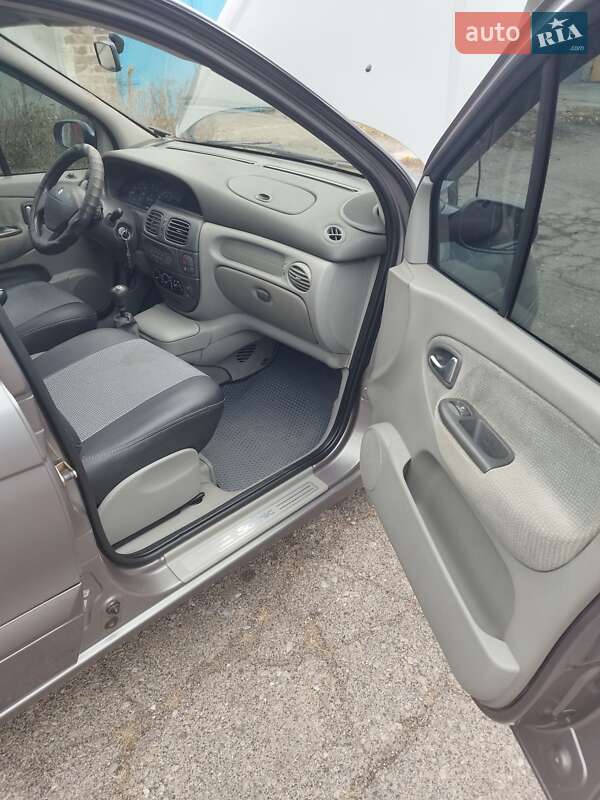 Минивэн Renault Scenic 2002 в Краматорске