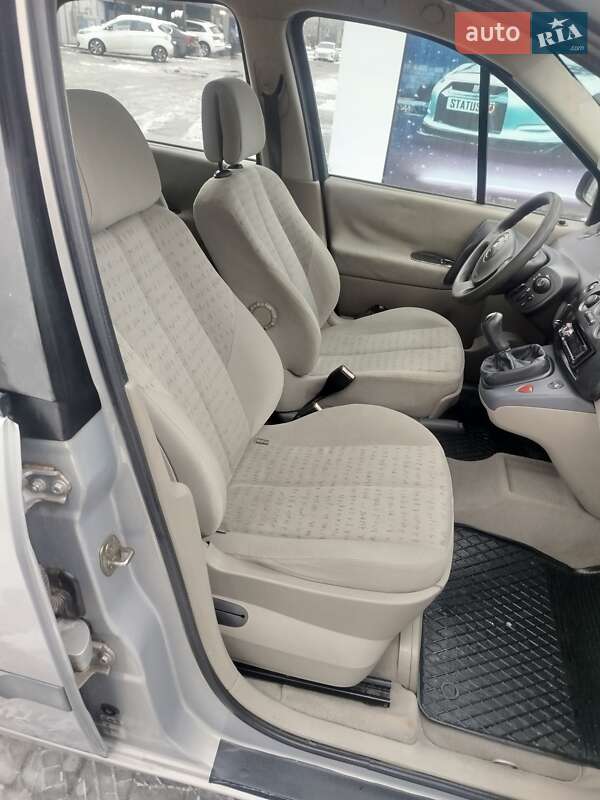 Минивэн Renault Scenic 2003 в Ровно