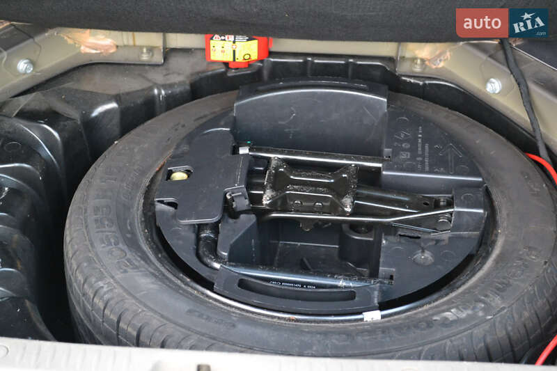 Минивэн Renault Scenic 2005 в Луцке