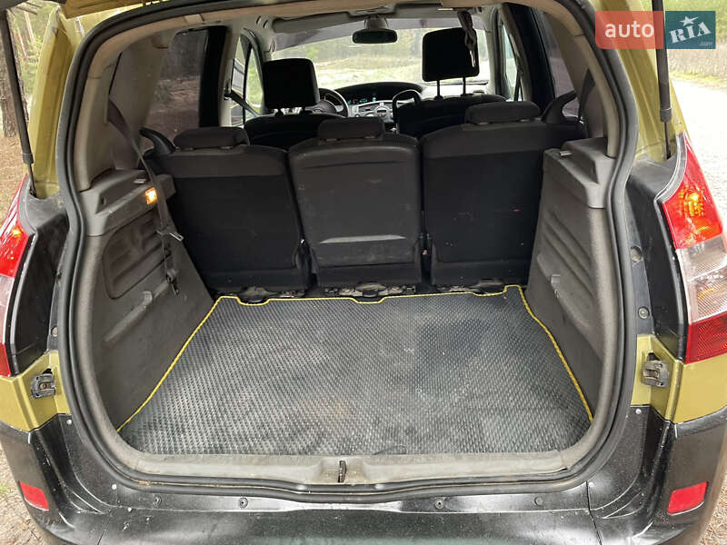 Мінівен Renault Scenic 2005 в Зміїві