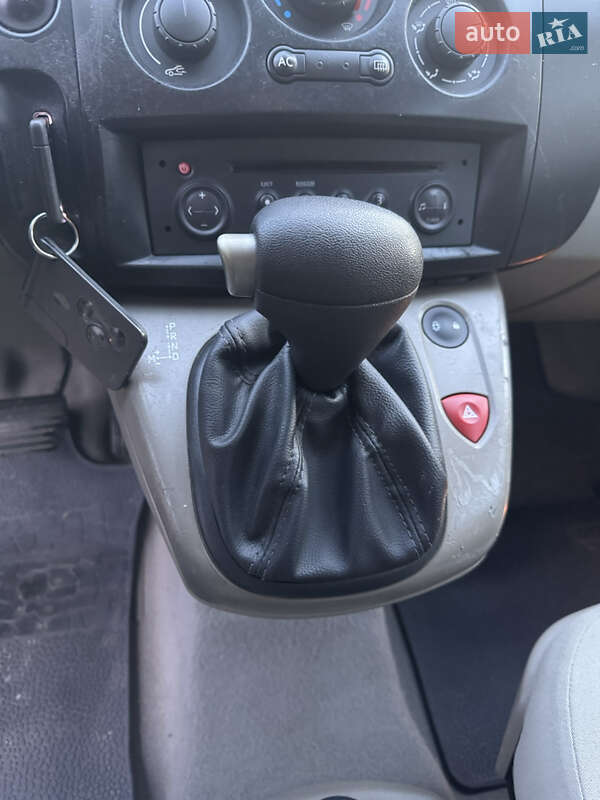 Минивэн Renault Scenic 2005 в Виноградове