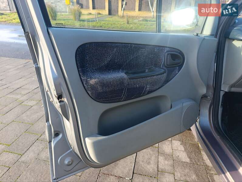 Минивэн Renault Scenic 2000 в Ужгороде