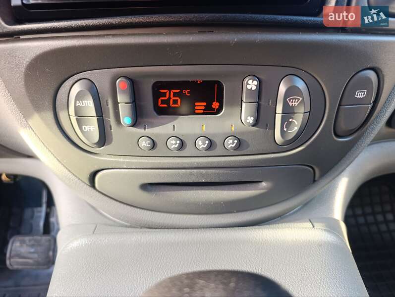 Минивэн Renault Scenic 2000 в Ужгороде