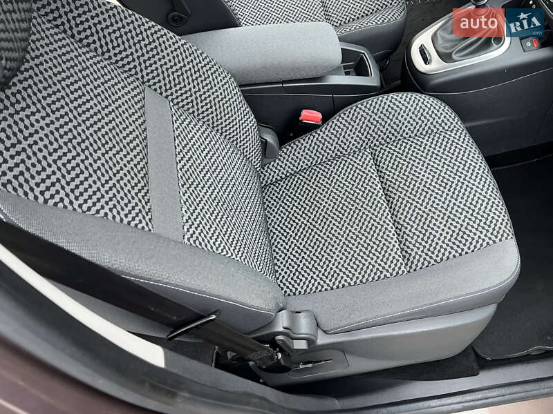 Минивэн Renault Scenic 2011 в Луцке фото 97 Минивэн Renault Scenic 2011 в Луцке