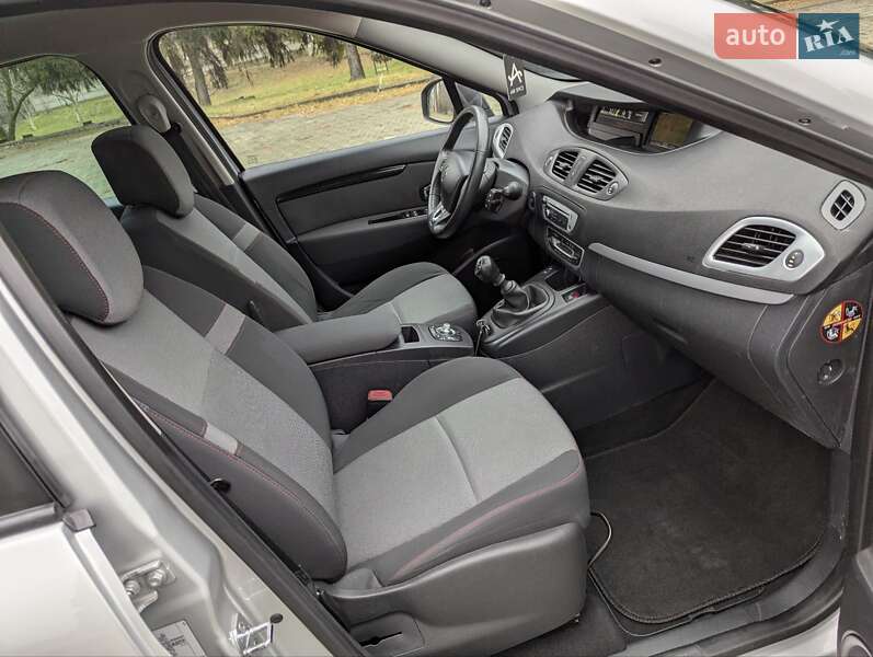 Минивэн Renault Scenic 2014 в Дубно