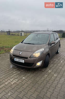 Минивэн Renault Scenic 2010 в Буштыне