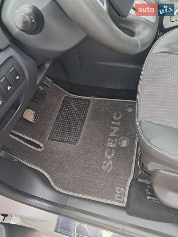 Минивэн Renault Scenic 2012 в Дубно