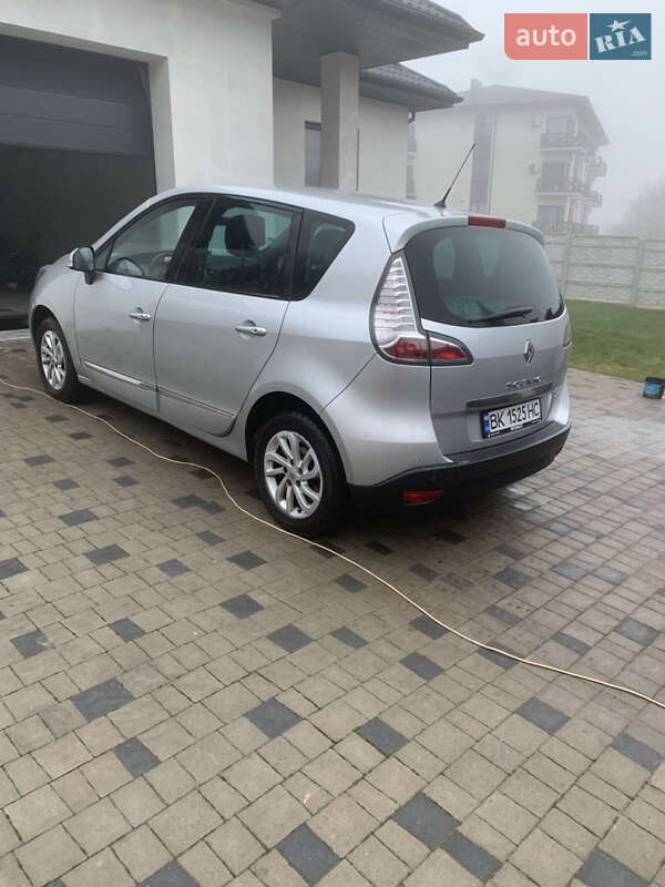 Минивэн Renault Scenic 2015 в Ровно