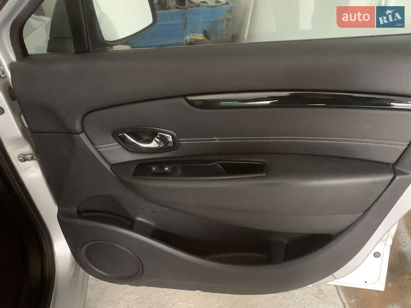 Минивэн Renault Scenic 2015 в Ровно