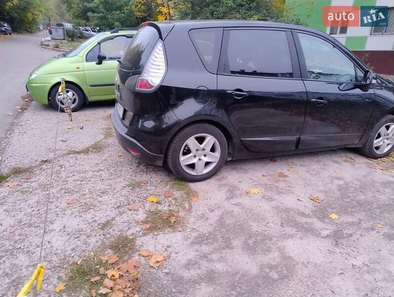 Минивэн Renault Scenic 2016 в Запорожье