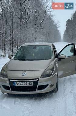 Мінівен Renault Scenic 2009 в Рівному