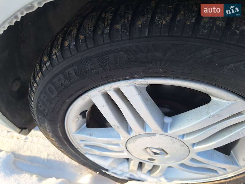 Мінівен Renault Scenic 2004 в Чернівцях