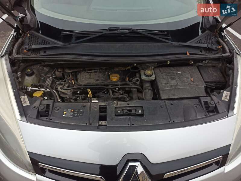 Минивэн Renault Scenic 2015 в Киеве