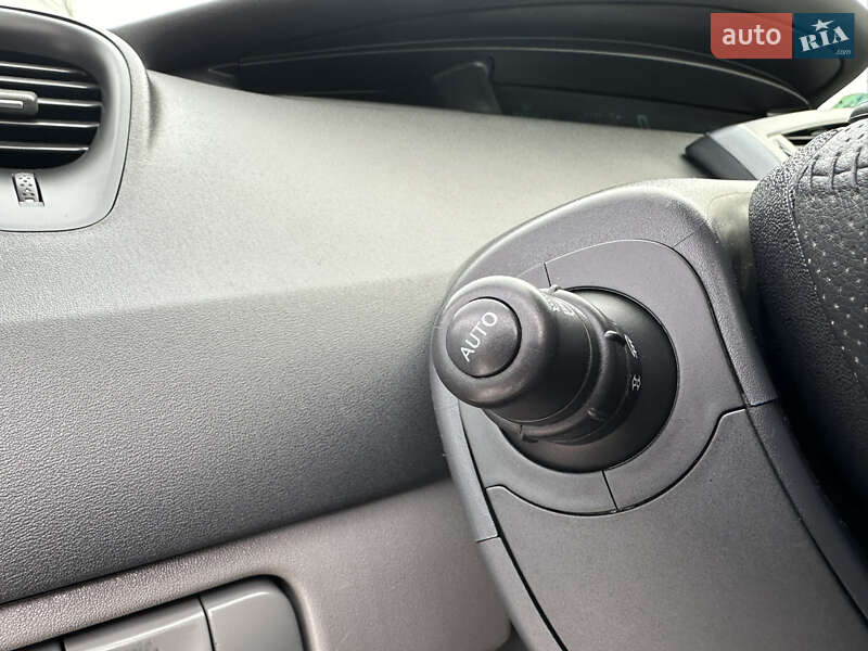 Минивэн Renault Scenic 2006 в Виннице