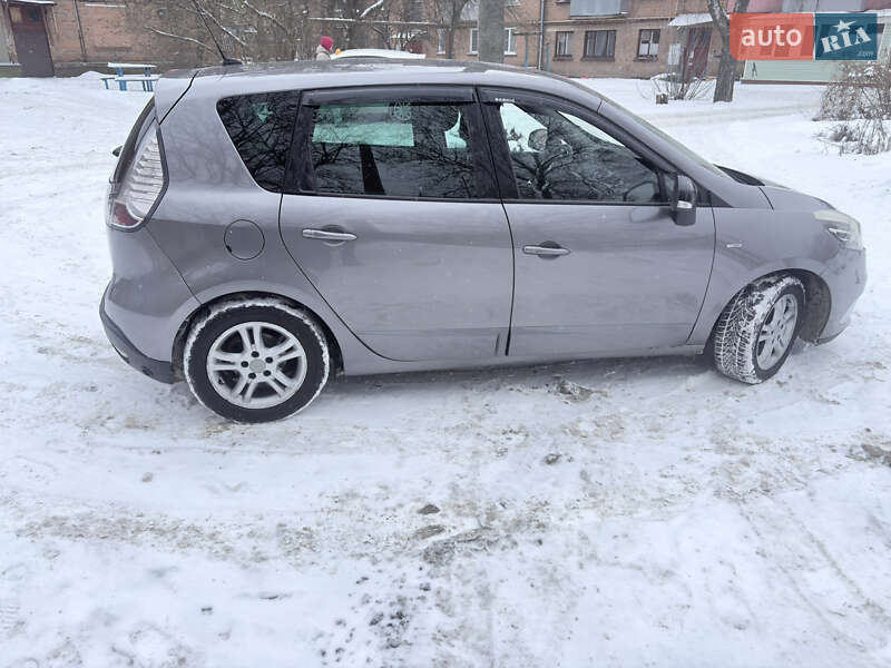 Минивэн Renault Scenic 2012 в Ромнах