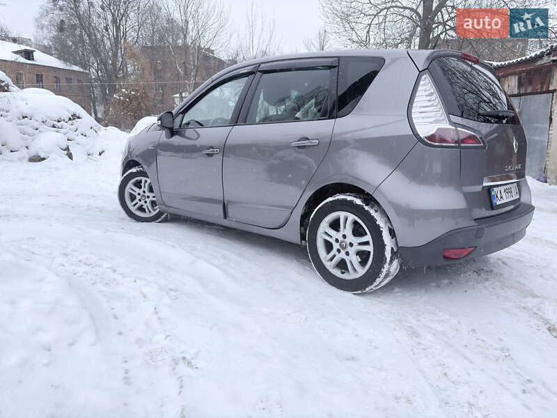 Минивэн Renault Scenic 2012 в Ромнах