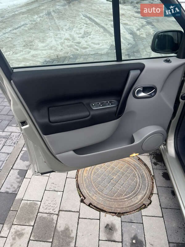 Минивэн Renault Scenic 2007 в Луцке