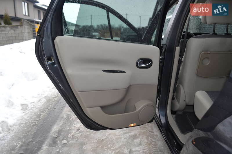 Минивэн Renault Scenic 2006 в Ровно