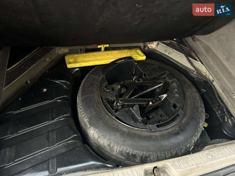 Мінівен Renault Scenic 2004 в Івано-Франківську фото 30 Мінівен Renault Scenic 2004 в Івано-Франківську