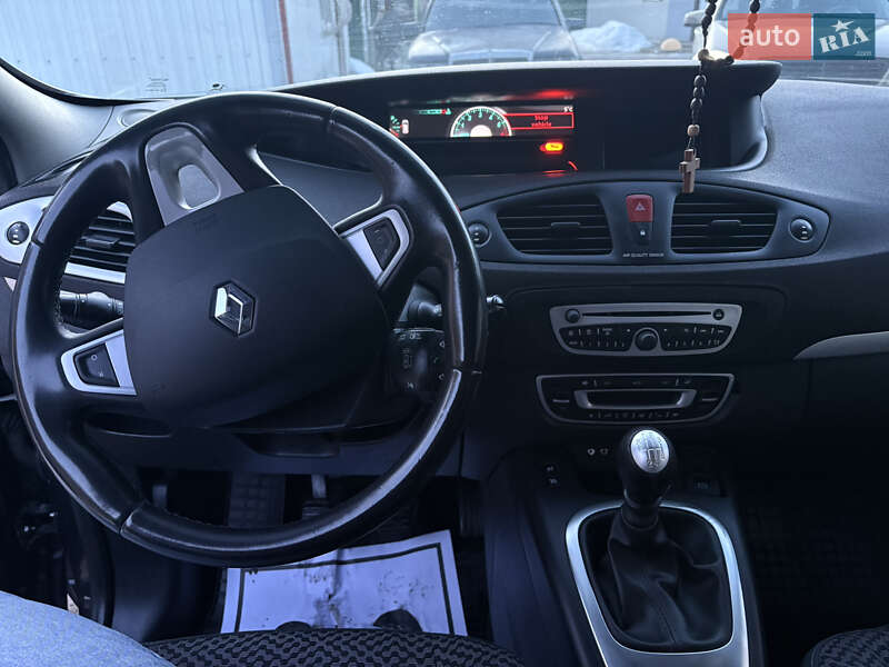 Мінівен Renault Scenic 2011 в Новояворівську
