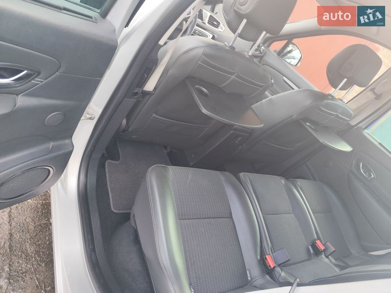 Минивэн Renault Scenic 2012 в Казатине